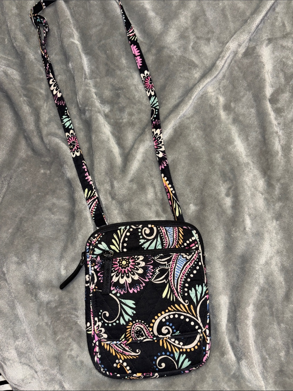 Brand new Vera BradBlack Floral Quilted Crossbody Bag Paisley Print